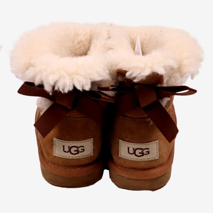 UGG 28.5 boots avec bow