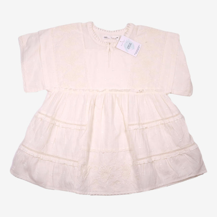 ZARA 9 ans robe blanche détails floraux brodés