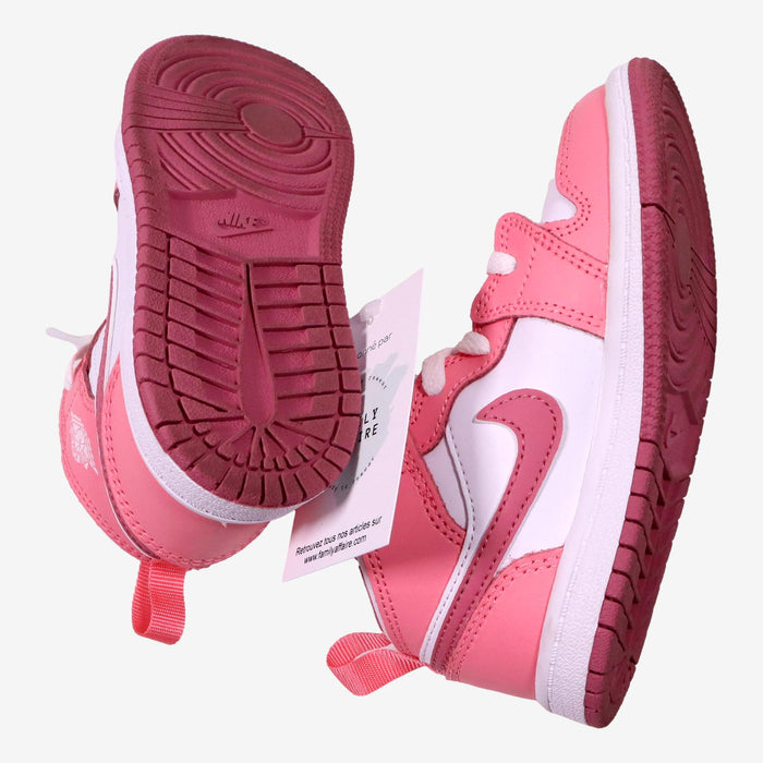 NIKE P26 AIR JORDAN MID rose et blanc