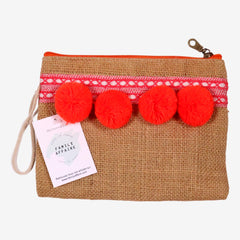 Pochette en raphia avec pompoms rouges