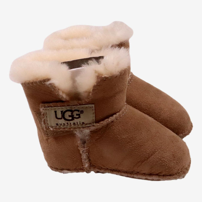 UGG P18 chaussons beige fourrés