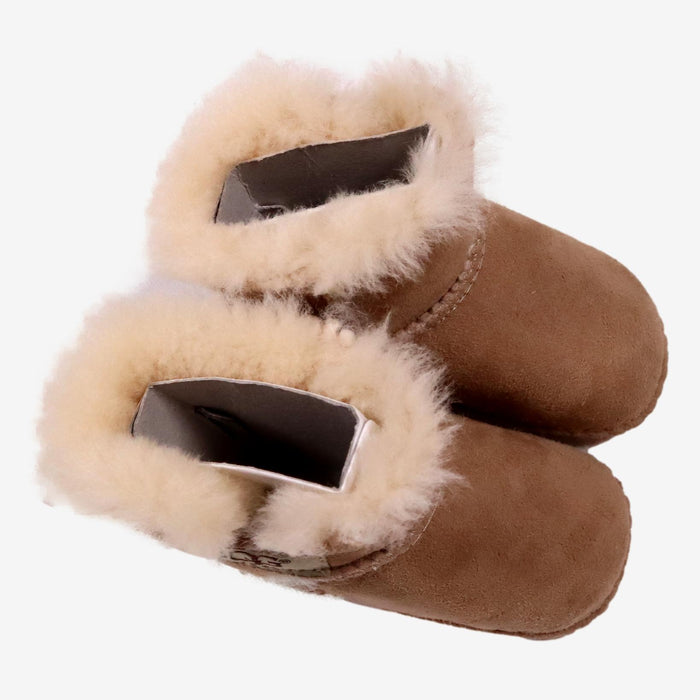 UGG P18 chaussons beige fourrés